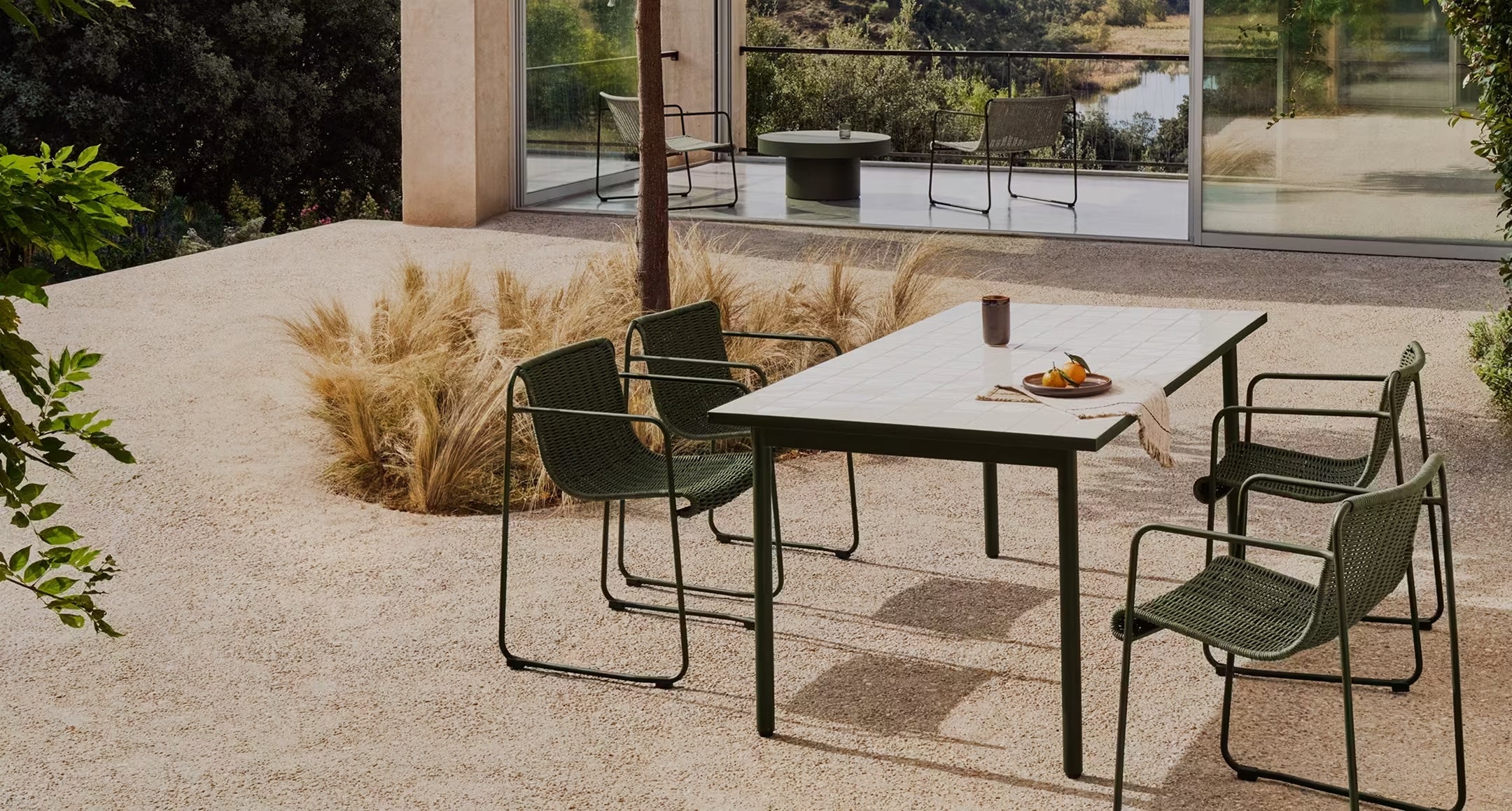 Tendencias en Decoración y Diseño para 2025: Espacios con Alma, Sostenibles y Atrevidos